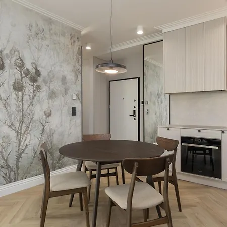 Grzybowska Deluxe #56 By Bookinghost ワルシャワ