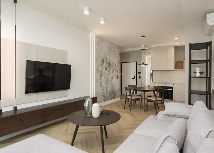 Grzybowska Deluxe #56 By Bookinghost * Warschau