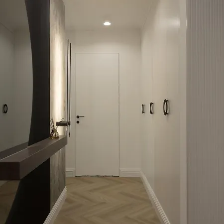 Grzybowska Deluxe #56 By Bookinghost وارسو